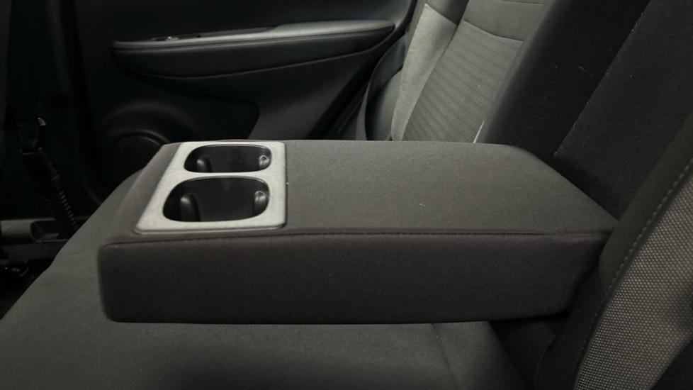 Rear Armrest/ Cup Holder