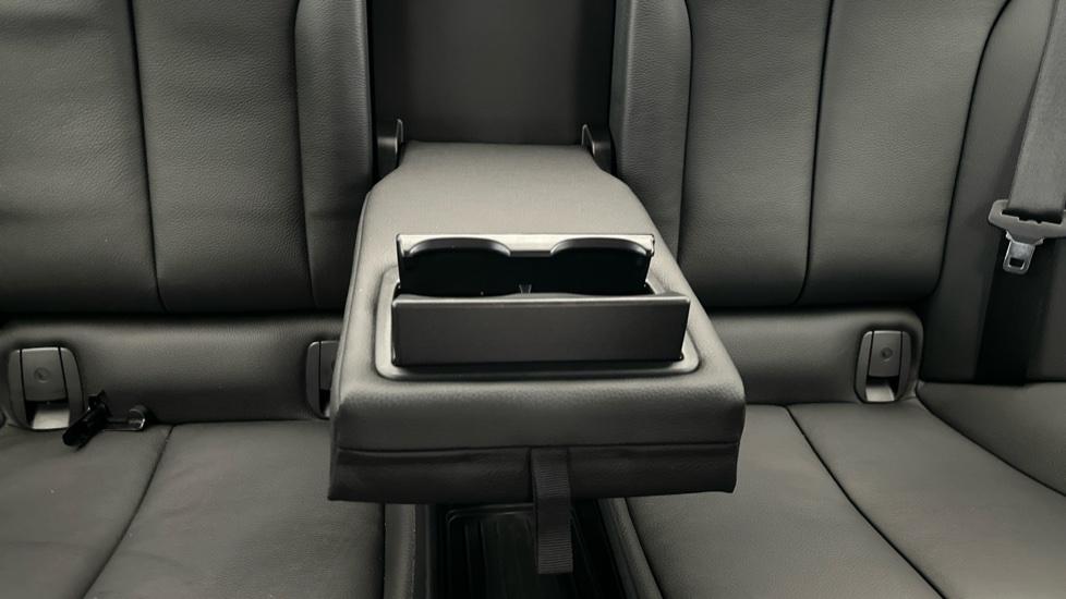 Rear Armrest/ Cup Holder