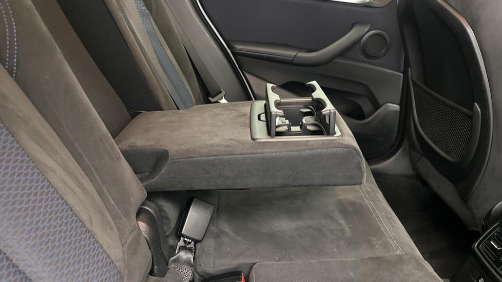 Rear Armrest/ Cup Holder