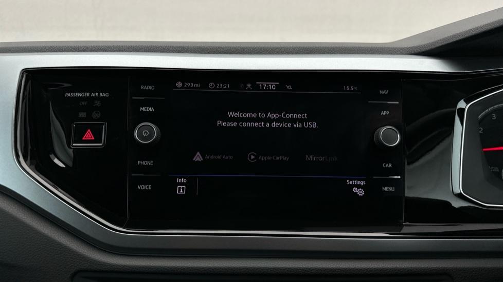 Apple Car Play & Android Auto