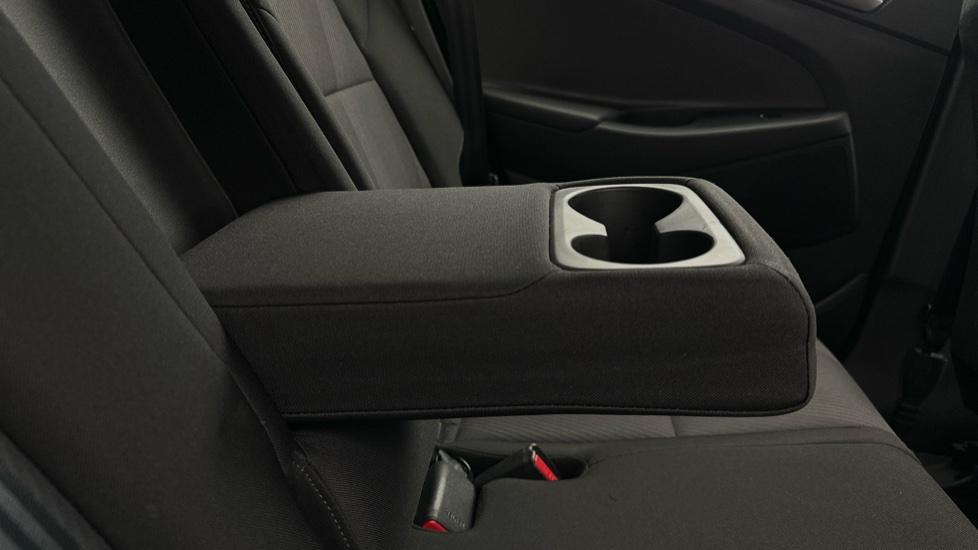 Rear Armrest/ Cup Holder