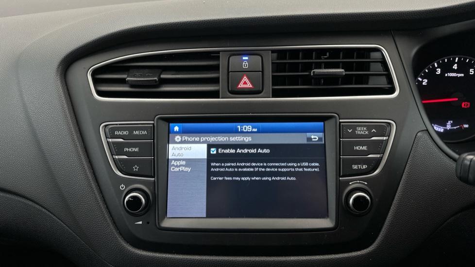 Apple Car Play & Android Auto