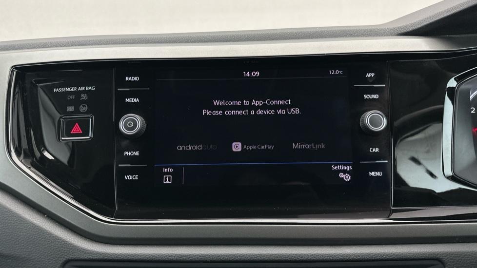 Apple Car Play & Android Auto