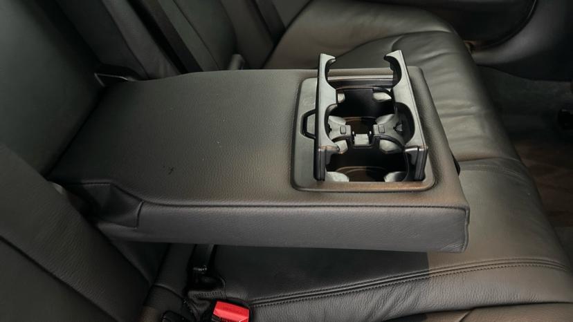 Rear Armrest/ Cup Holder