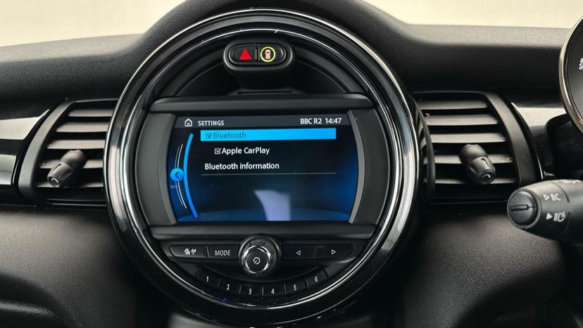 Bluetooth / Apple CarPlay 