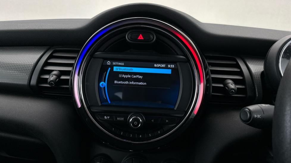 Bluetooth / Apple CarPlay 