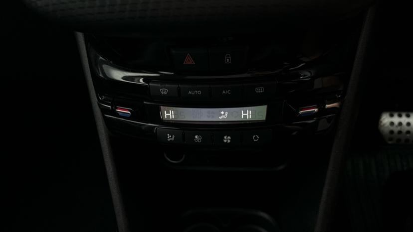 Air Conditioning /Dual Climate Control 