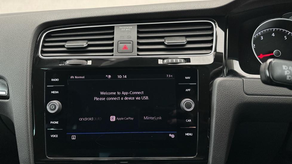 Apple CarPlay / Android Auto 