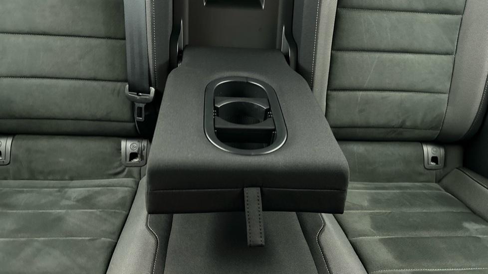 Rear Armrest/ Cup Holder