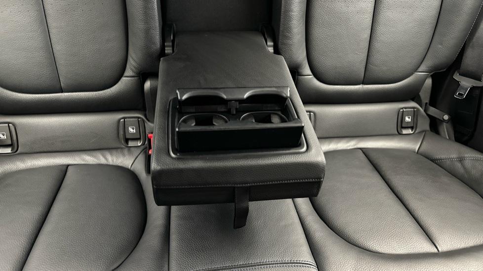 Rear Armrest/ Cup Holder