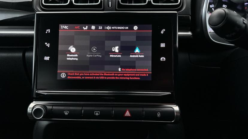 Bluetooth / Apple CarPlay / Android Auto 