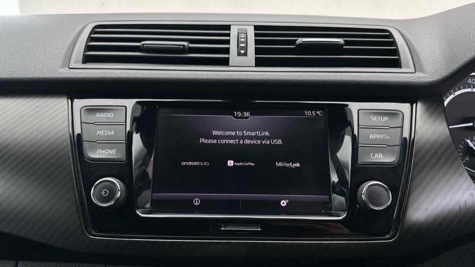 Apple Car Play & Android Auto