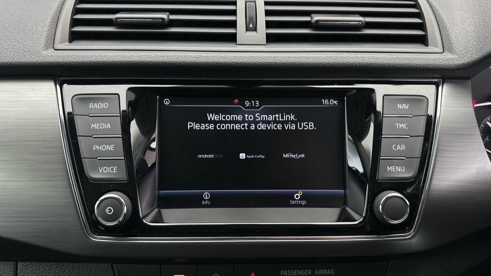 Apple Car Play & Android Auto