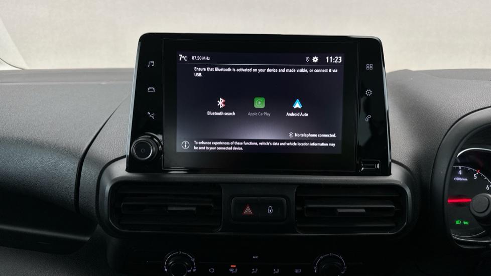 Bluetooth / Apple CarPlay / Android Auto 