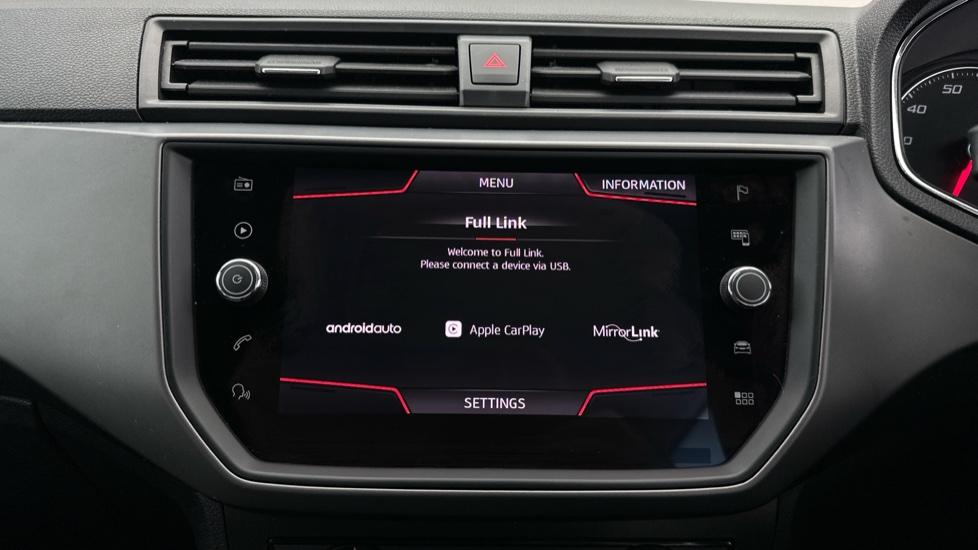 Apple Car Play & Android Auto