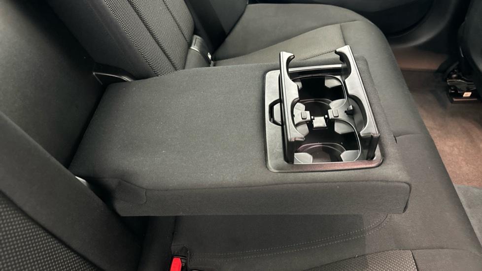 Rear Armrest/ Cup Holder