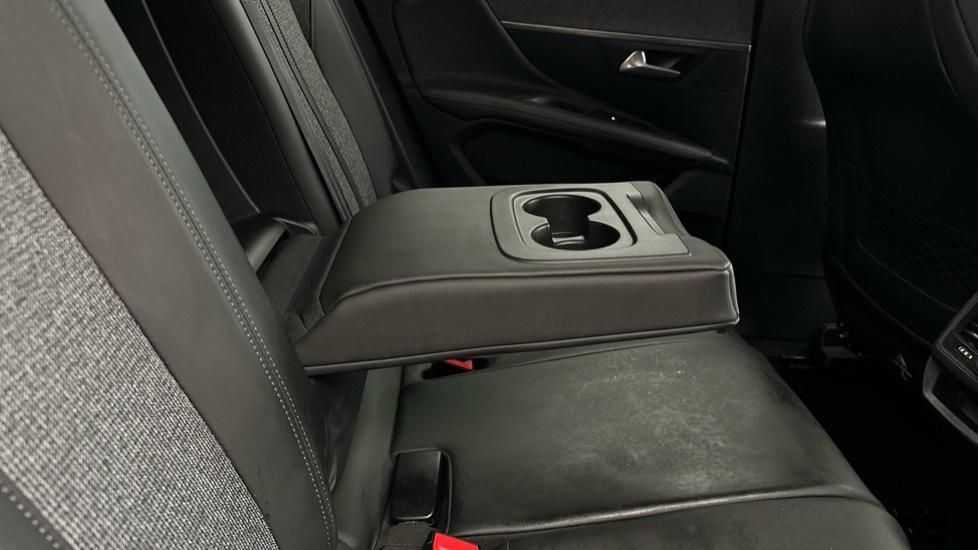 Rear Armrest/ Cup Holder