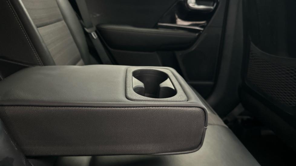 Rear Armrest/ Cup Holder