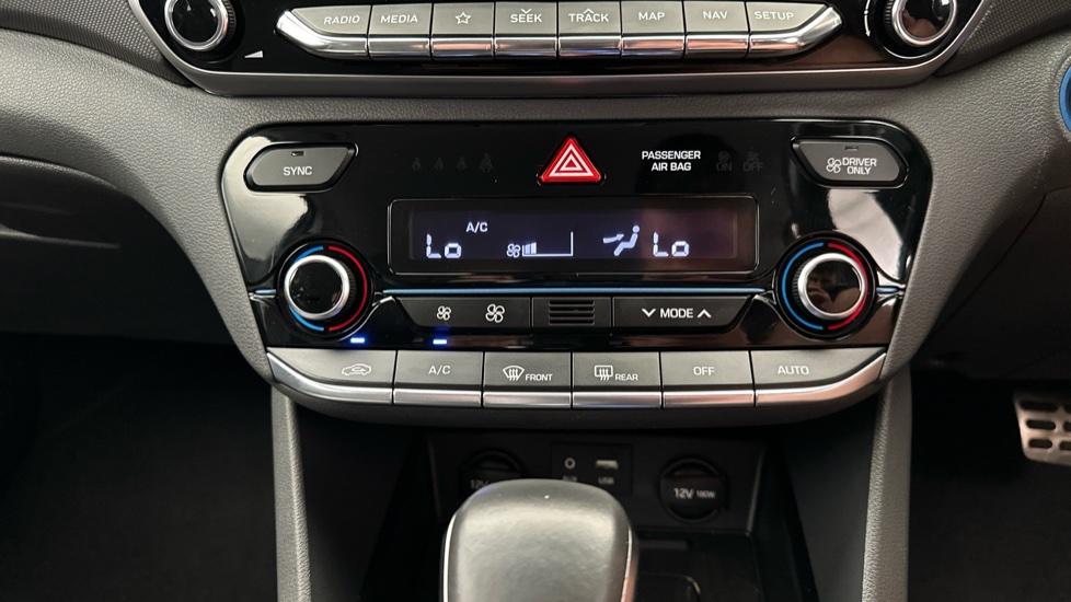 Dual Climate Control / Air Conditioning 