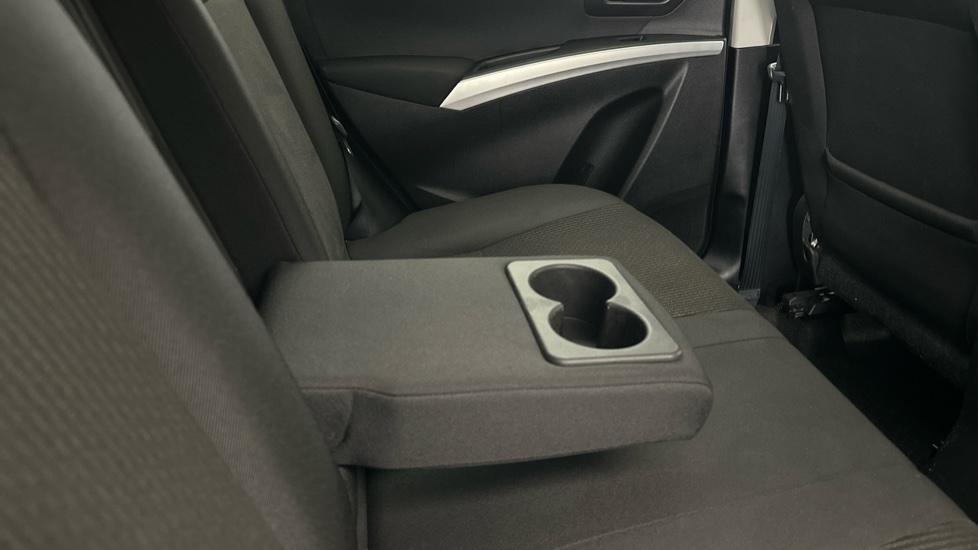 Rear Armrest/ Cup Holder