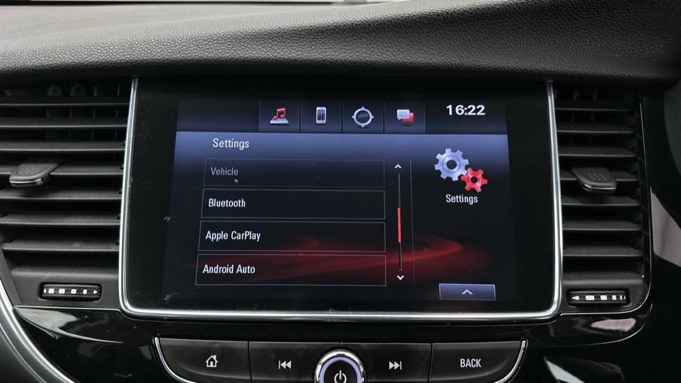 Apple CarPlay/Android Auto 