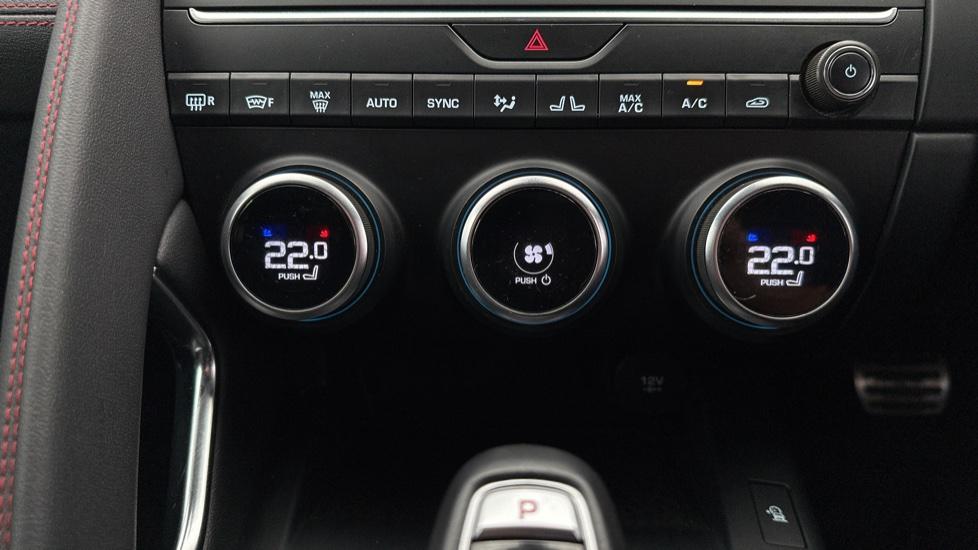 Dual Climate Control / Air Conditioning 