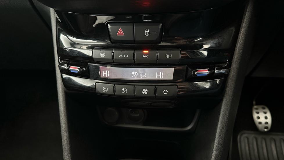 Dual Climate Control  / Air Conditioning 