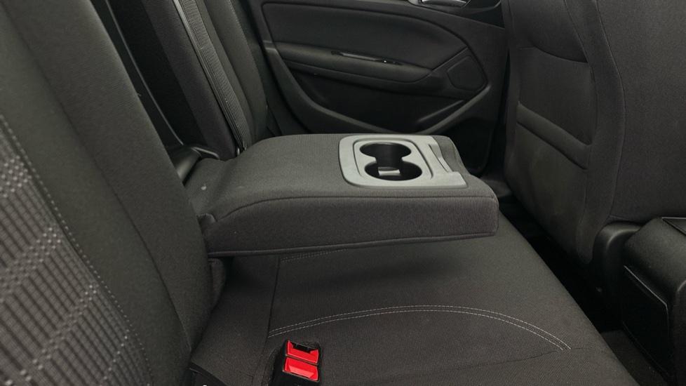 Rear Armrest/ Cup Holder