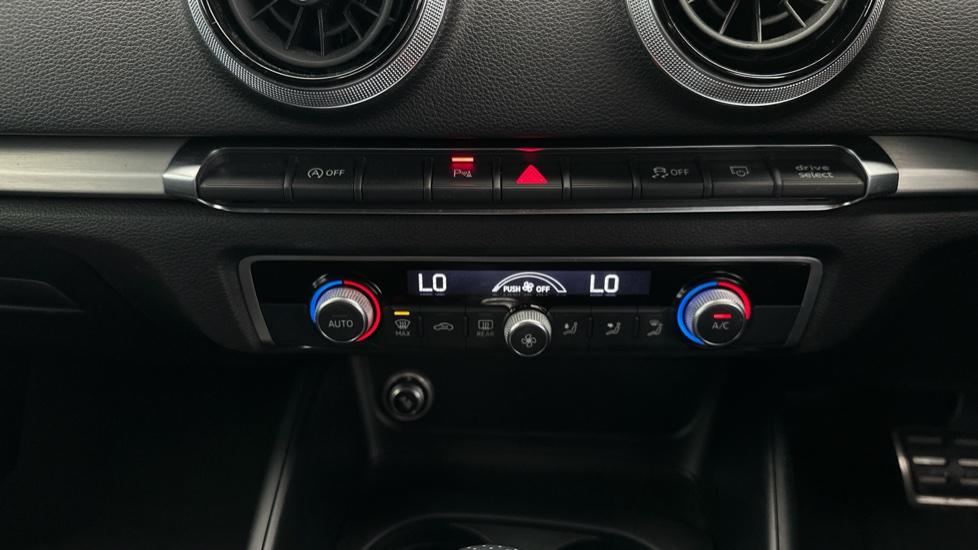 Auto Stop/Start/Air Conditioning /Dual Climate Control 