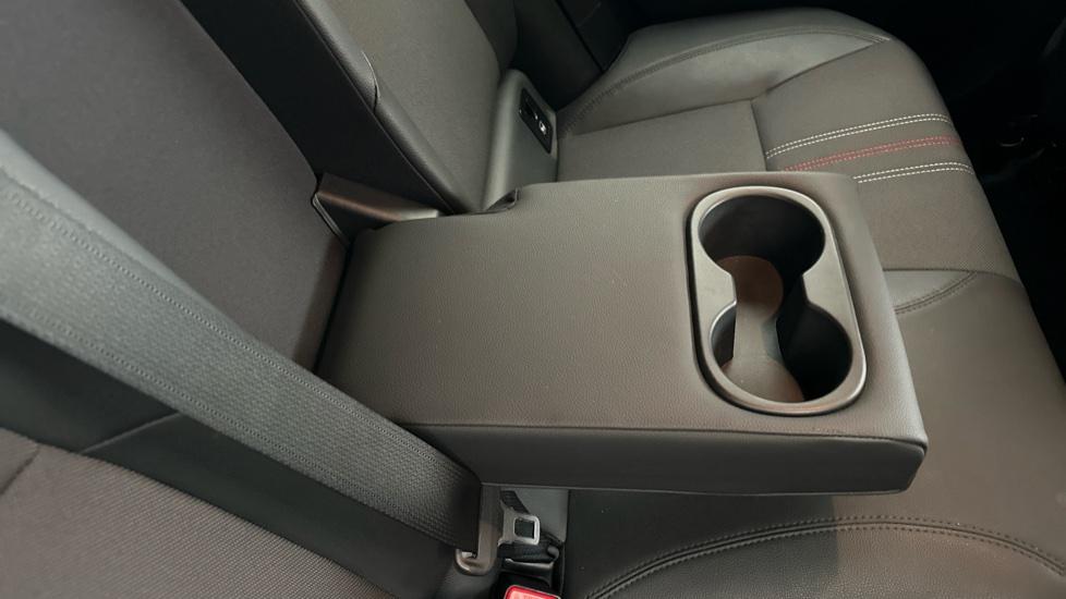 Rear Armrest/ Cup Holder