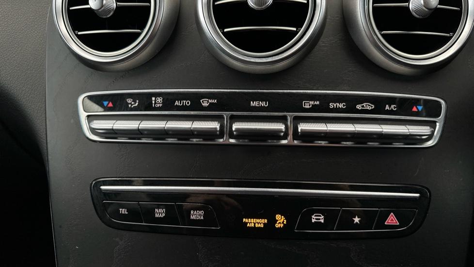 Air Conditioning /Dual Climate Control 