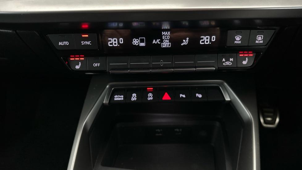 Air Conditioning /Dual Climate Control /Heated Seats 