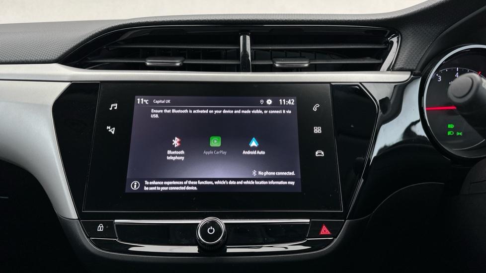 Bluetooth / Apple CarPlay / Android Auto 