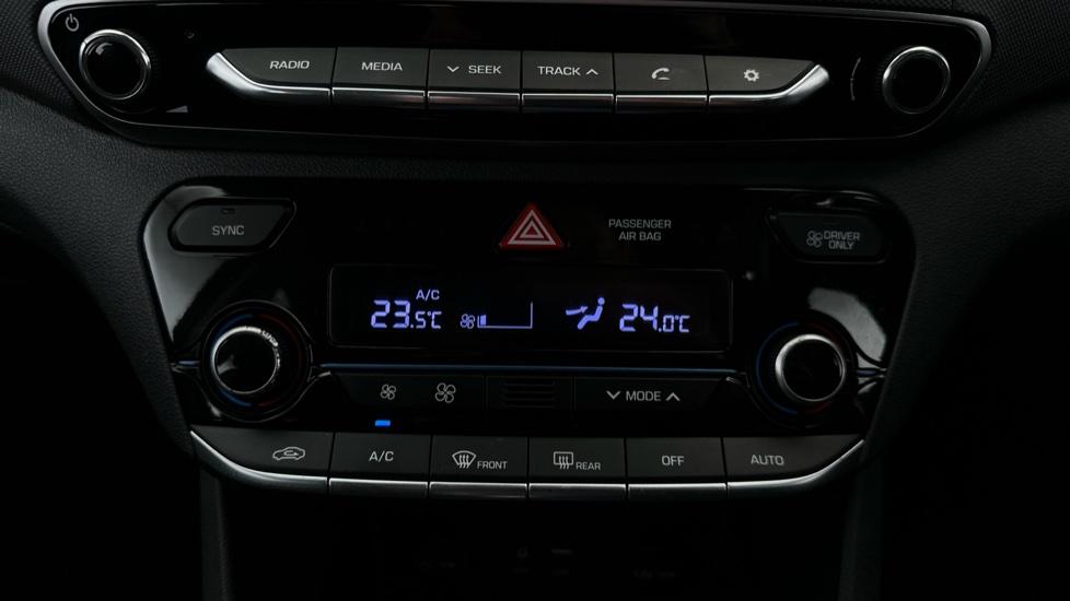 Air Conditioning /Dual Climate Control 