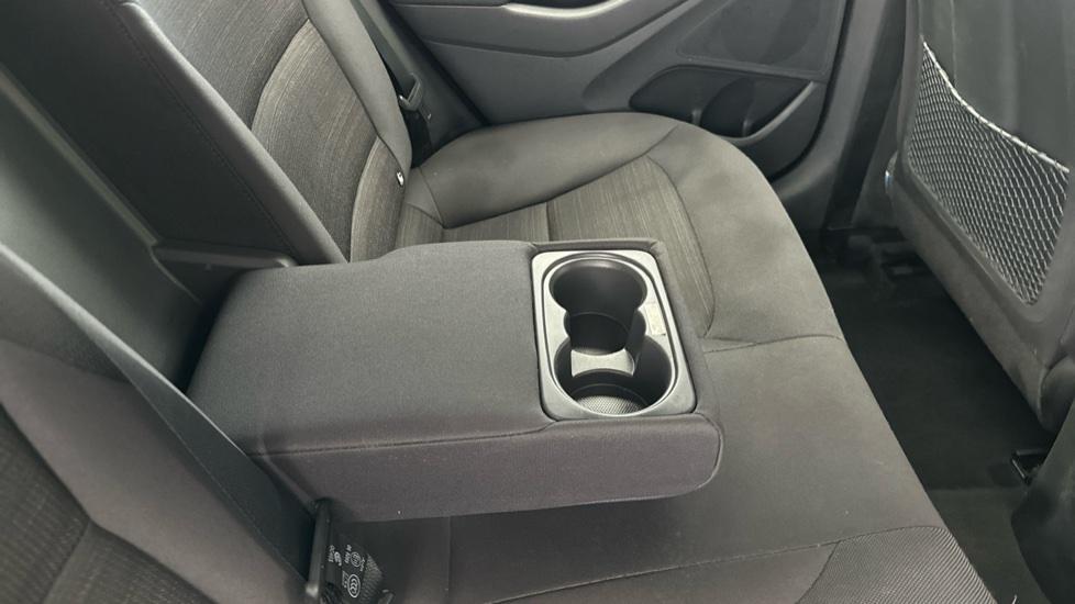 Rear Armrest/ Cup Holder