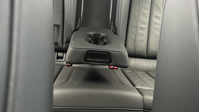 Rear Armrest/ Cup Holder