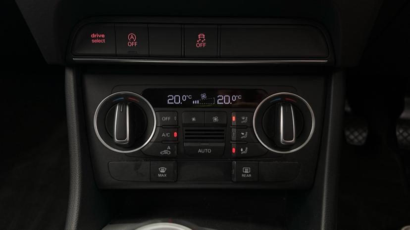 Dual Climate Control / Air Conditioning / Auto Stop/Start