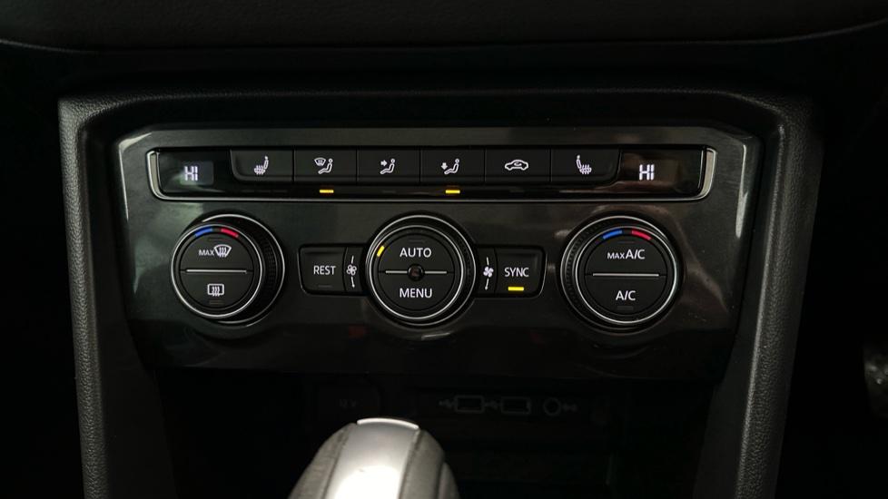 Air Conditioning /Dual Climate Control /Heated Seats 