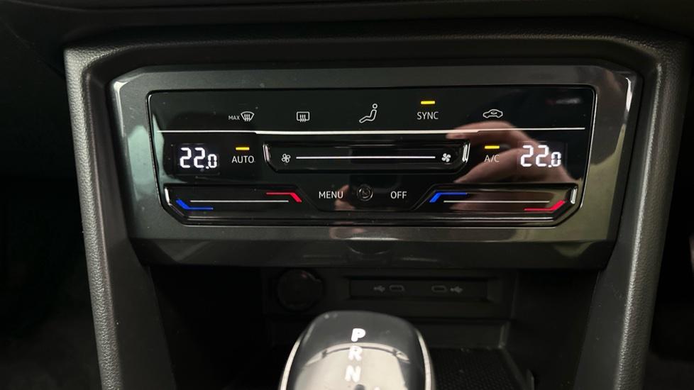 Dual Climate Control / Air Conditioning 