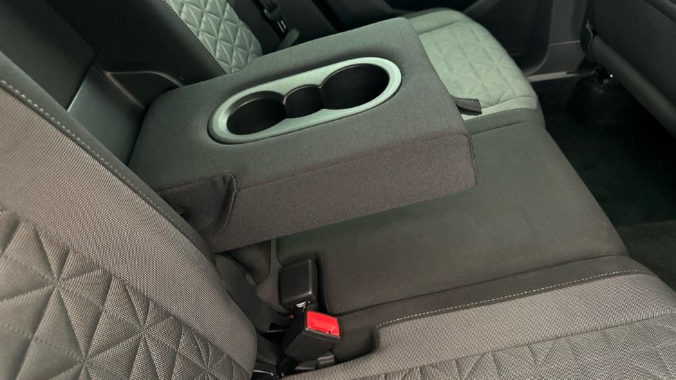 Rear Armrest/ Cup Holder