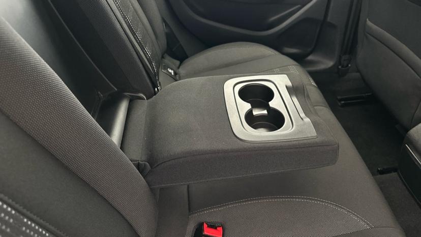 Rear Armrest/ Cup Holder