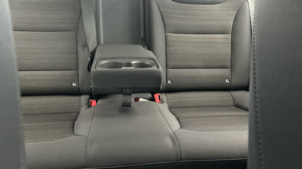 Rear Armrest/ Cup Holder