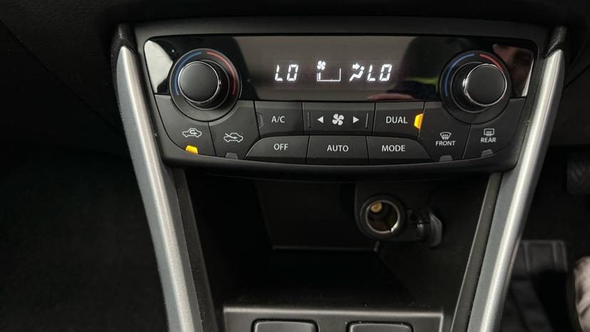 Dual Climate Control / Air Conditioning 