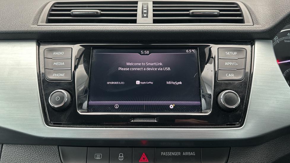 Apple Car Play & Android Auto