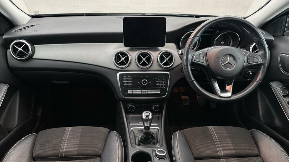 used-2019-black-mercedes-benz-gla-gla-180-urban-edition-5dr-33-163