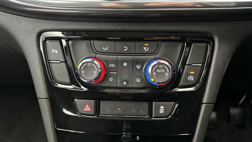 Air Conditioning /Dual Climate Control /Auto Stop/Start 