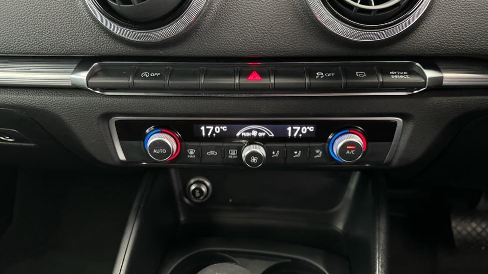 Dual Climate Control / Air Conditioning / Auto Stop/Start 