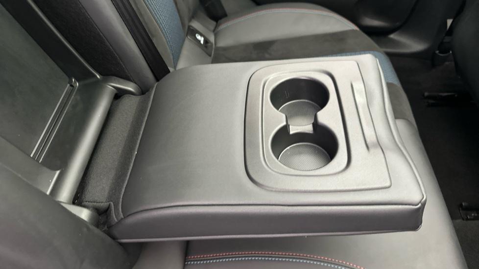 Rear Armrest/ Cup Holder