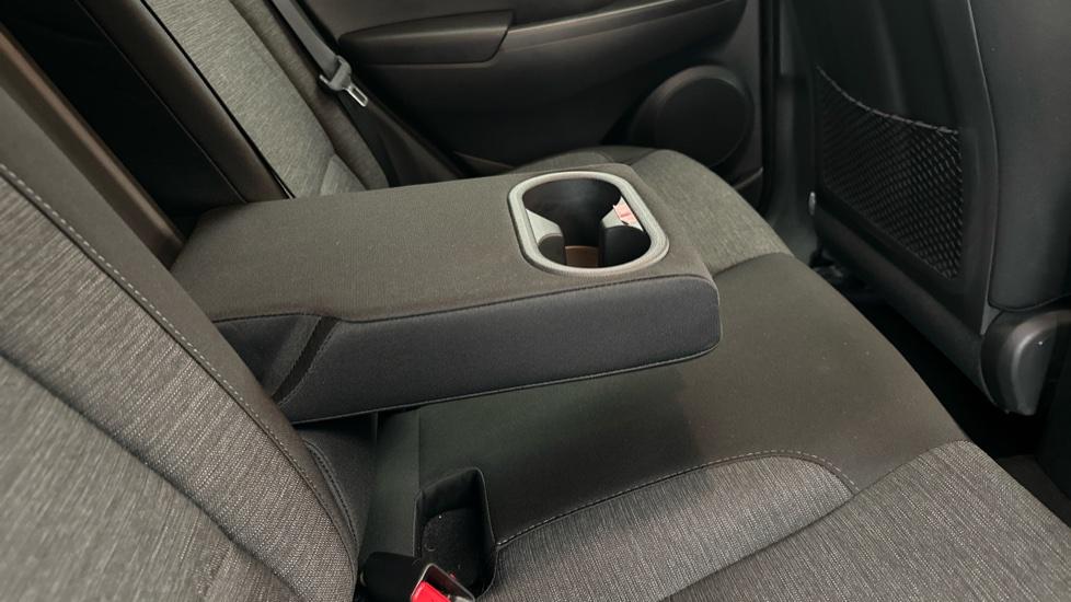 Rear Armrest/ Cup Holder