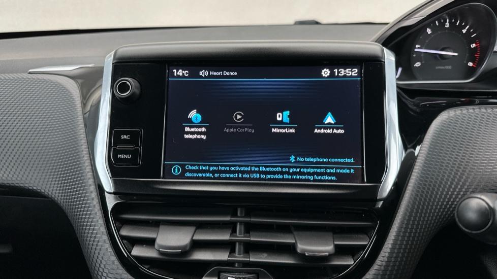 Bluetooth / Apple CarPlay / Android Auto 